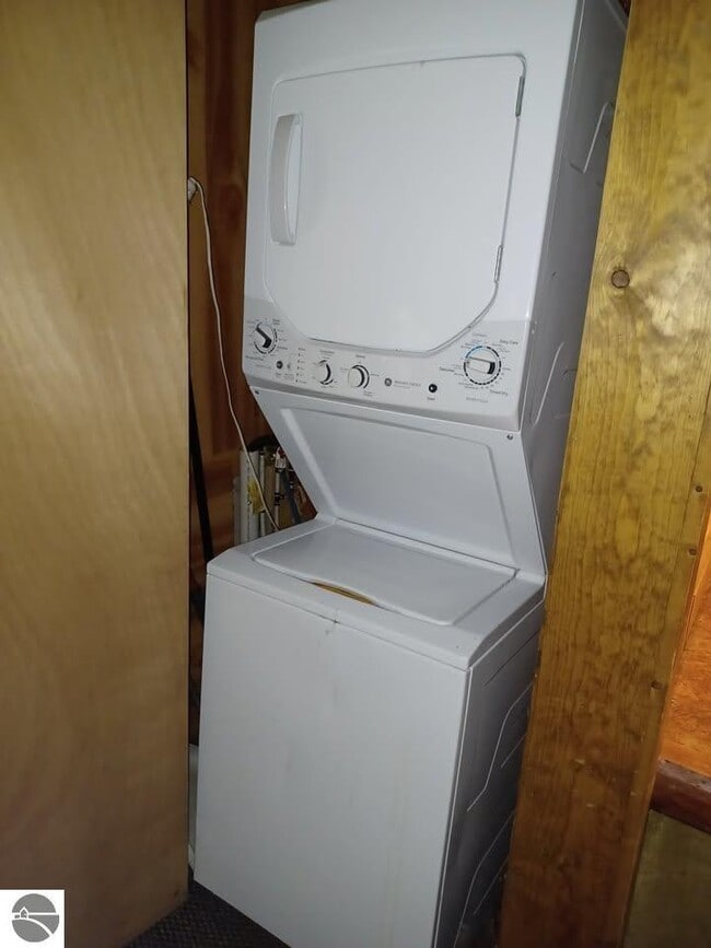 Photo - 1568 Monument Rd