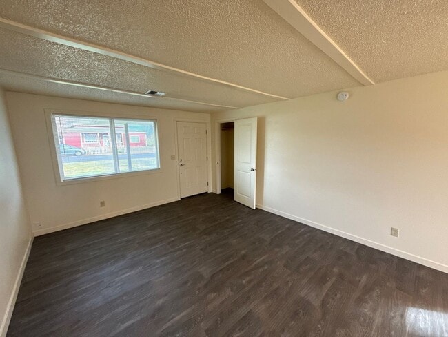 Photo - 411 E 3rd St