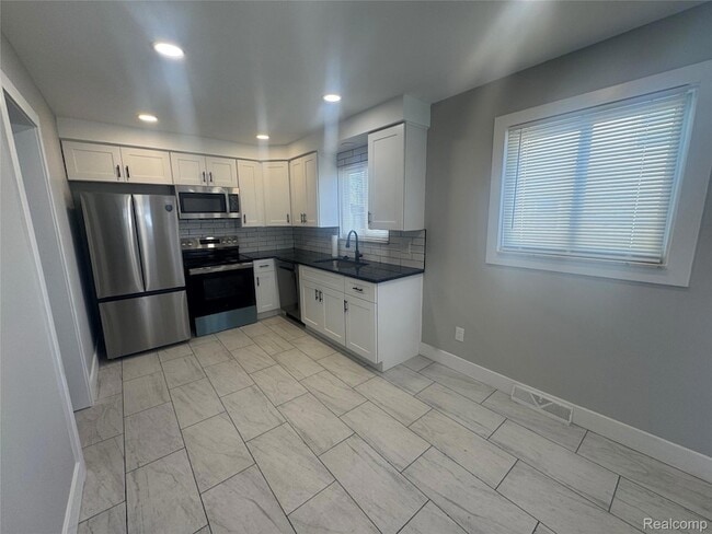 Photo - 12107 Centralia