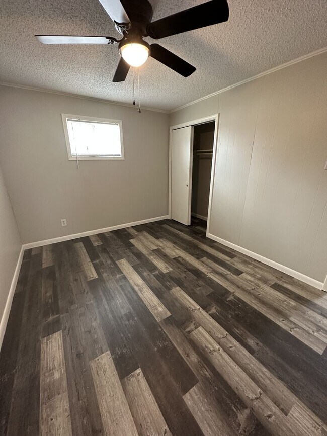 Newly Remodeled 2 Bedroom, 1 Bathroom Triplex Apartment Unit 610 1