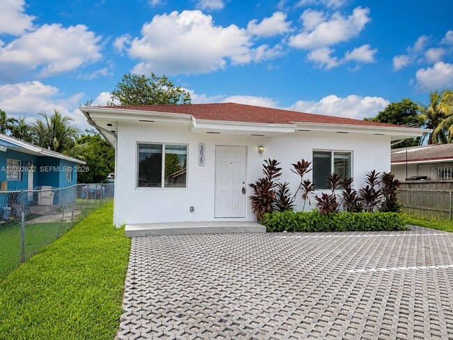 Building Photo - 3025 NW 23rd Ave Unit 1