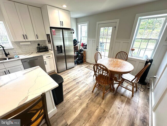 Photo - 842 E Cathedral Rd