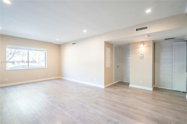 Photo - 2400 NE 26th St Unit 1