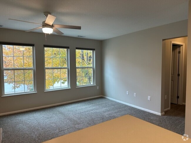 Building Photo - Newly renovated perfect 2 bedrom 2 bath to... Rental