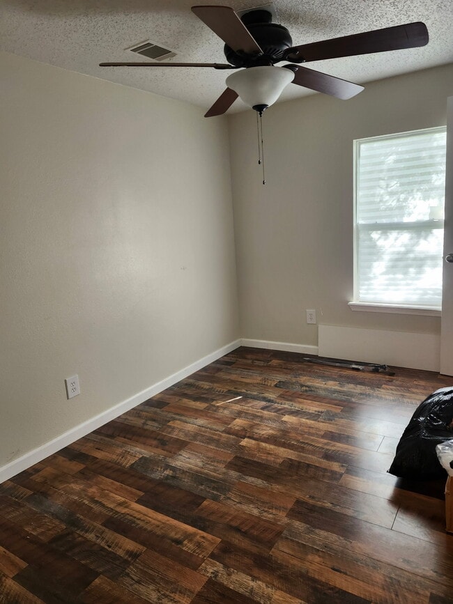 Photo - 525 Hobby Horse Rd