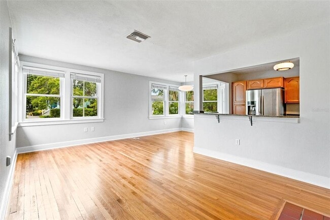 Photo - 205 Garden Cir N