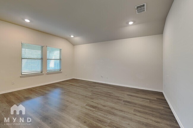 Photo - 3925 Aintree Ave