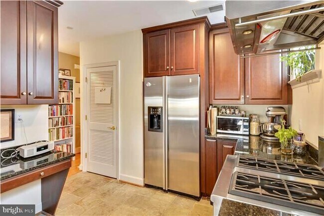 Photo - 2125 S St NW