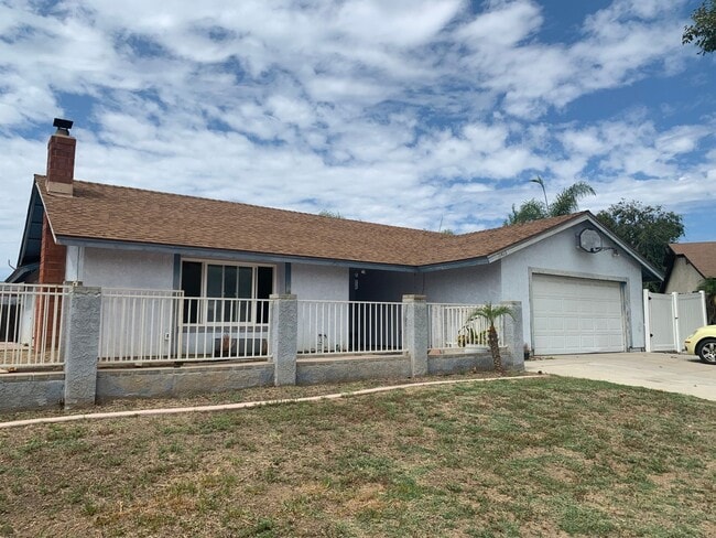 Building Photo - Spacious 4Bed/2Bath Moreno Valley