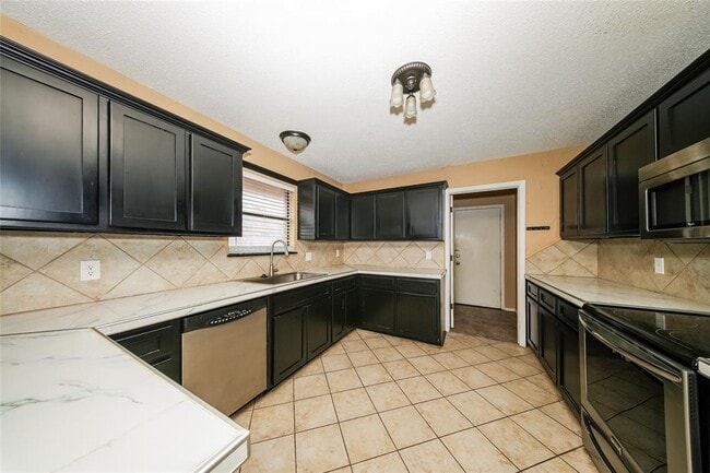 Photo - 12012 Sagamore Dr