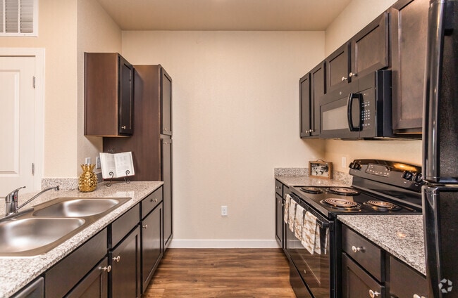 2BR, 2BA - 949SF Kitchen - The Stella