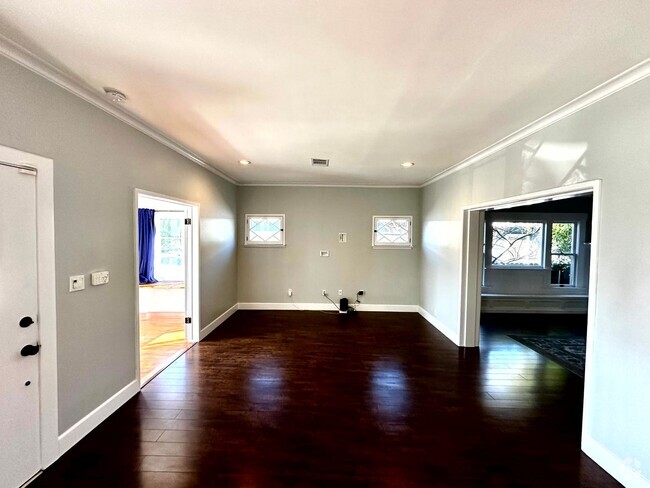 Building Photo - Fantastic Spacious Craftsman 2 bed - 2 bat... Rental