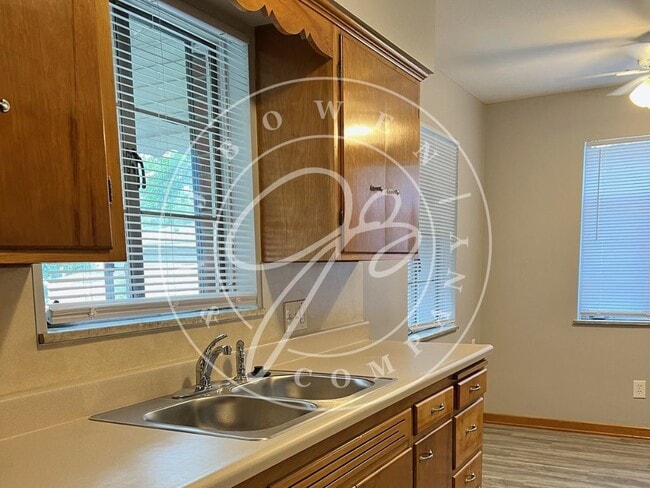 Photo - Beautiful 3 bedroom brick home in South Toledo