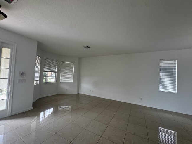 Photo - 1804 SW Jamesport Dr