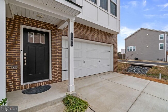 Photo - 1605 Aster Ln