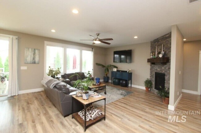 Photo - Must See Kuna Home in Mineral Springs Subd...