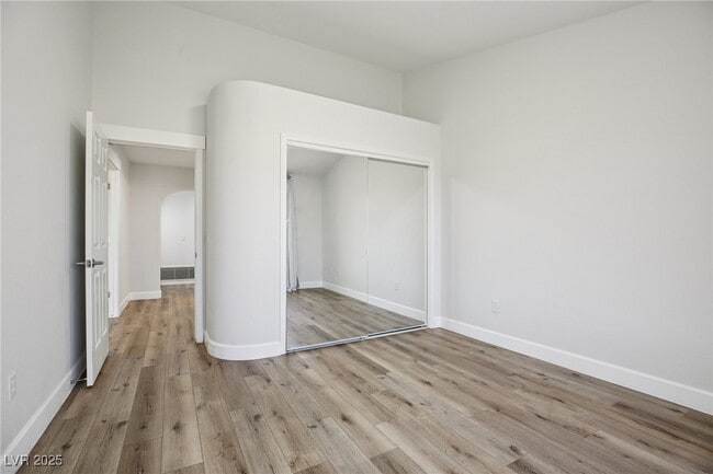 Building Photo - 2504 Youngdale Dr