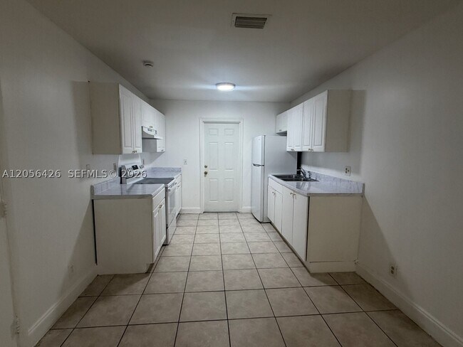 Photo - 1132 NE 5th St Unit 2