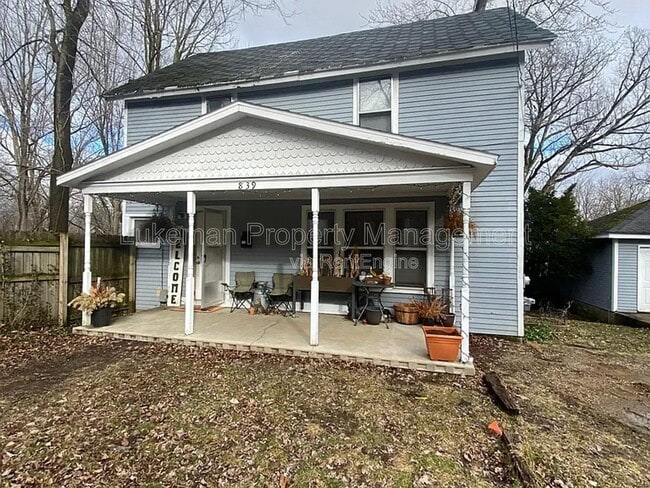 Building Photo - 839 Davis St