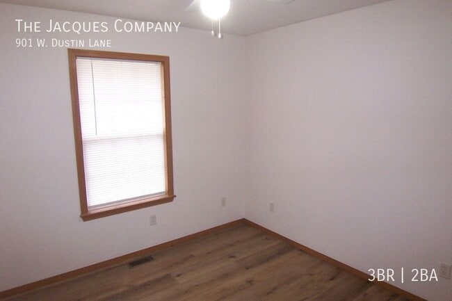 Photo - 901 W Dustin Ln