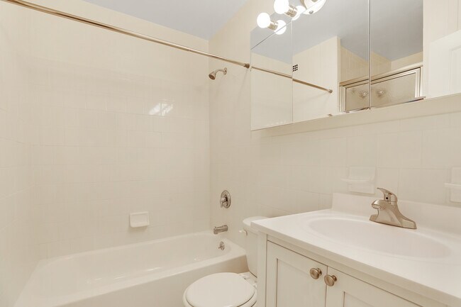 Photo - Hamilton Court Apartments