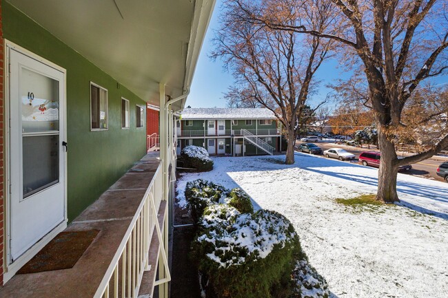 Courtyard at Weston Ridge - Courtyard at Weston Ridge Apartments