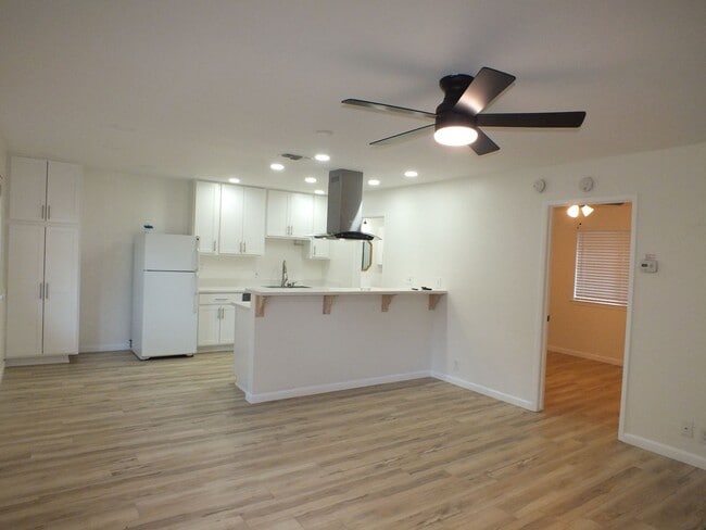 Photo - 2/1 1200 sf Rescue retreat - water included!