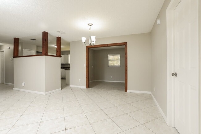 Photo - 208 12 League Cir