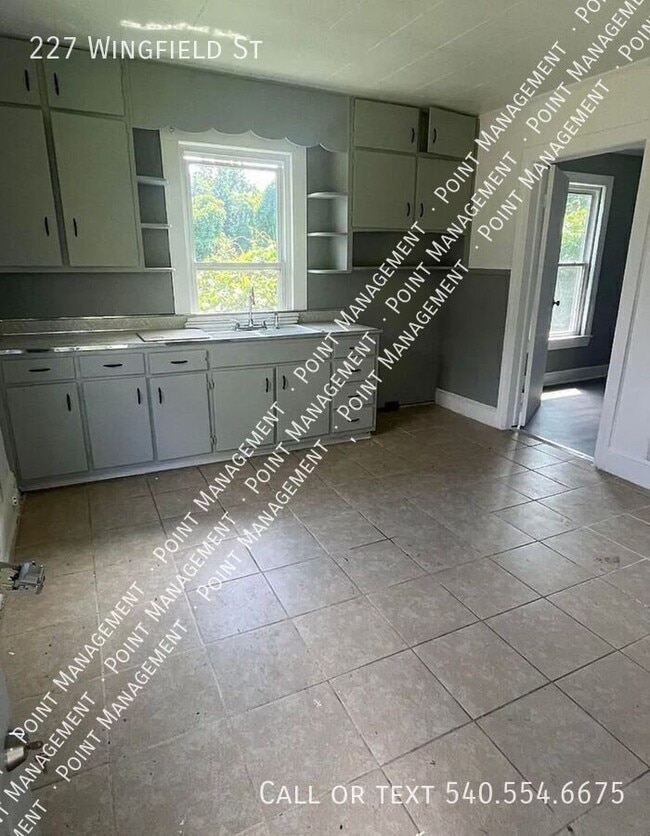 Photo - 227 Wingfield St