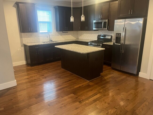 Building Photo - 1458 Avon St Unit A Rental