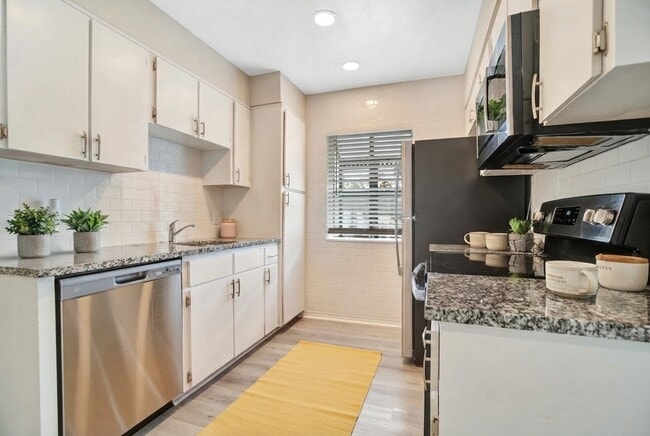 Building Photo - 3359 Coe Ave Unit 3411