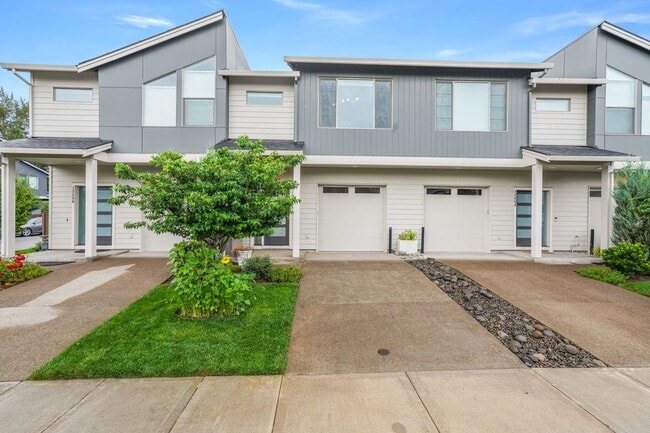 Building Photo - Beautiful 3 Bed, 2.5 Bath Rental Home in H...