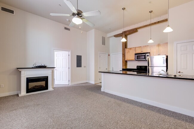 Building Photo - 1321 1/2 E Main St Unit 204 Rental