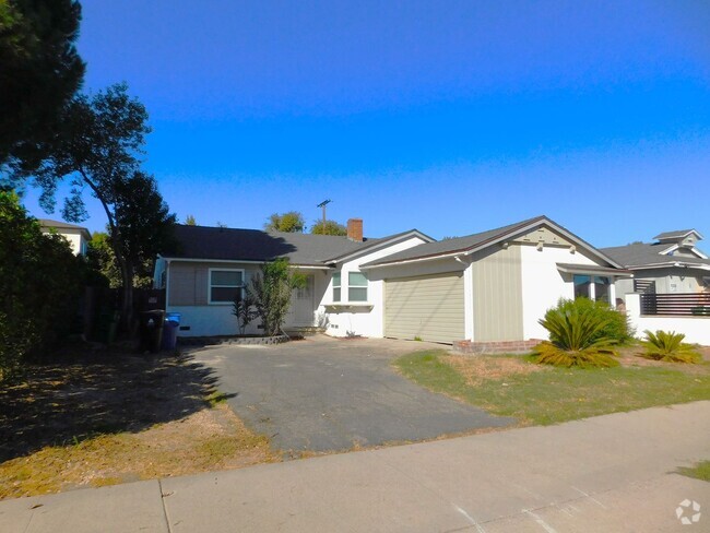 Building Photo - Remodeled 3 Bedroom + 2 Bath Property in R... Rental