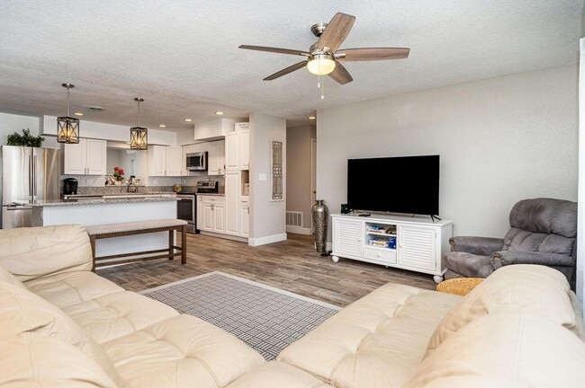 Photo - 1052 Pine Tree Dr