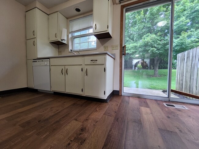 Photo - 1668 Colonial Dr