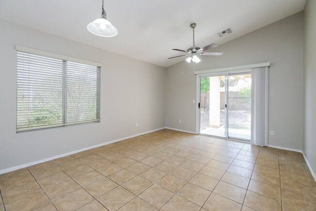 Photo - 1161 E Lakeview Dr