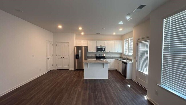 Photo - 145 Star Ct