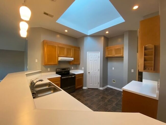 Photo - Fenced Yard!