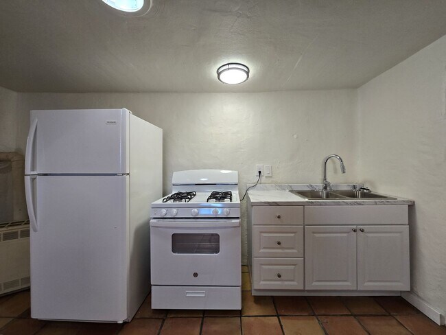 Photo - 313 Tesuque Dr Unit B