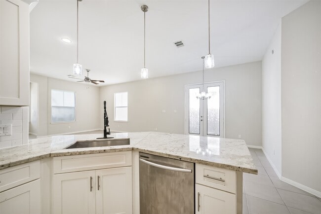 Photo - 10334 Solitaire Cir