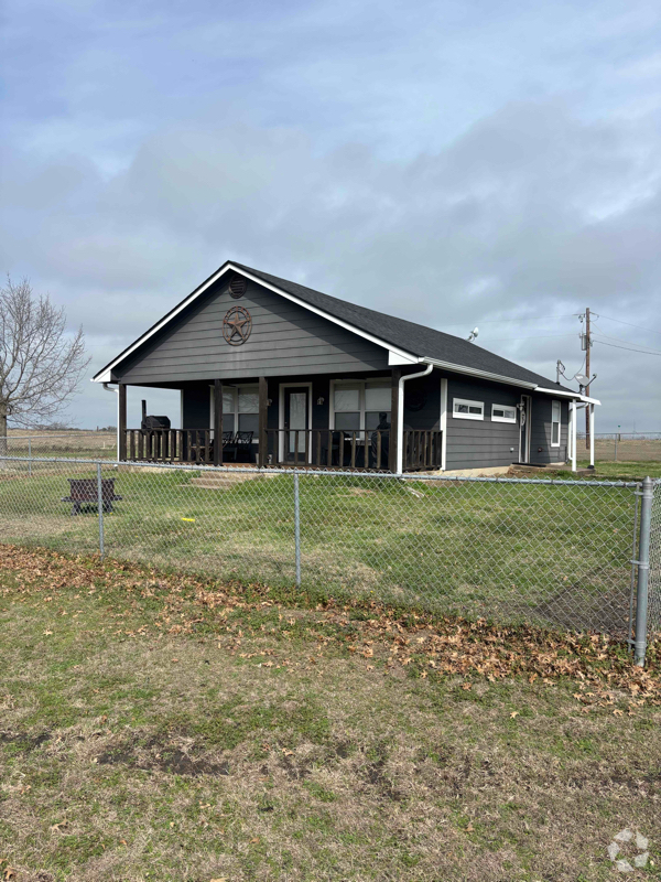 Building Photo - 400 Sun Prairie Trail Rental