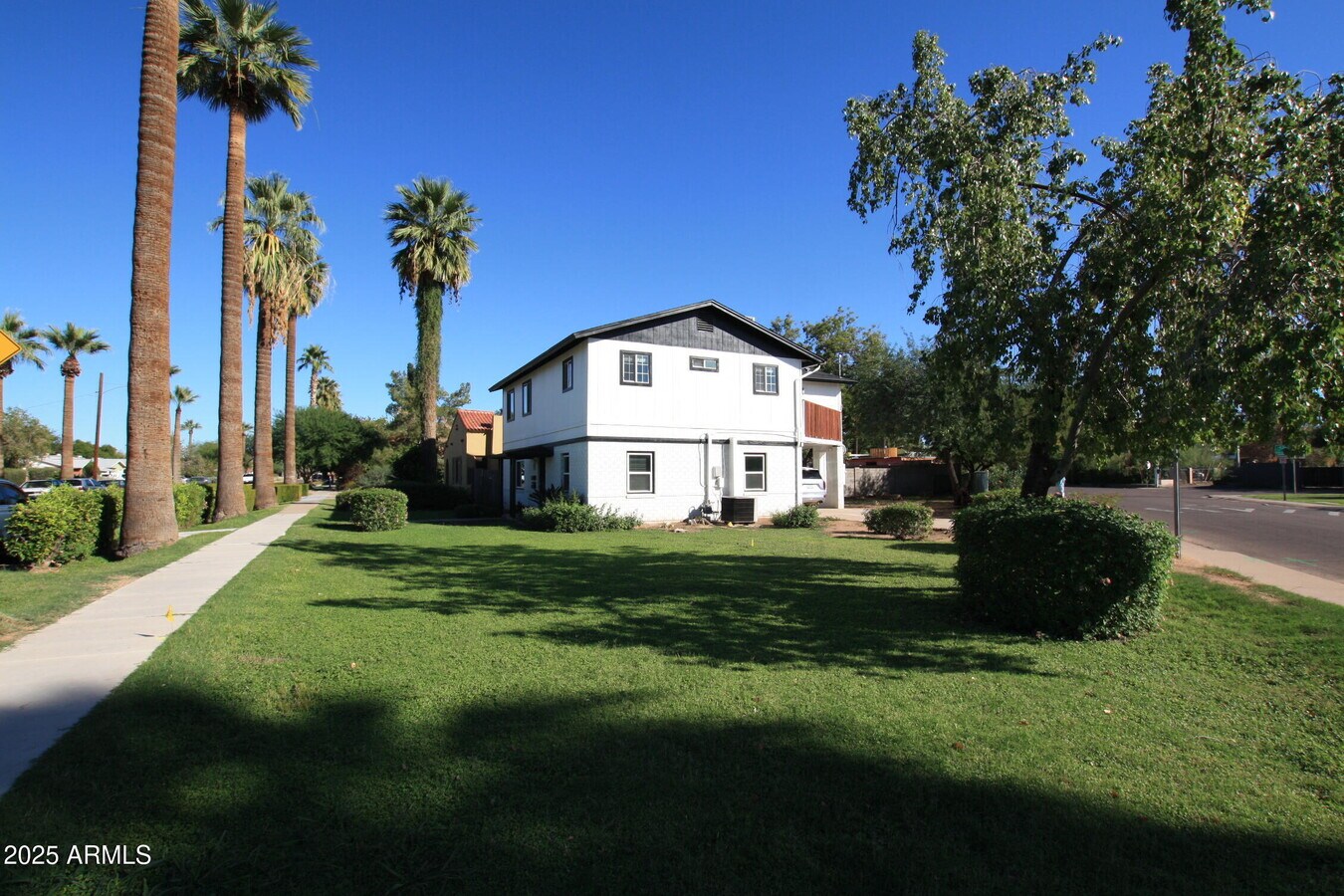 Photo - 1333 E Flower St