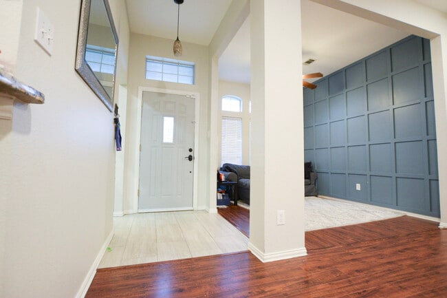 Photo - 1207 Old Knoll Dr