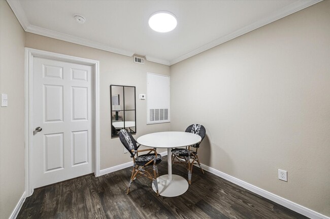 Photo - 2006 W 43rd St Unit 17