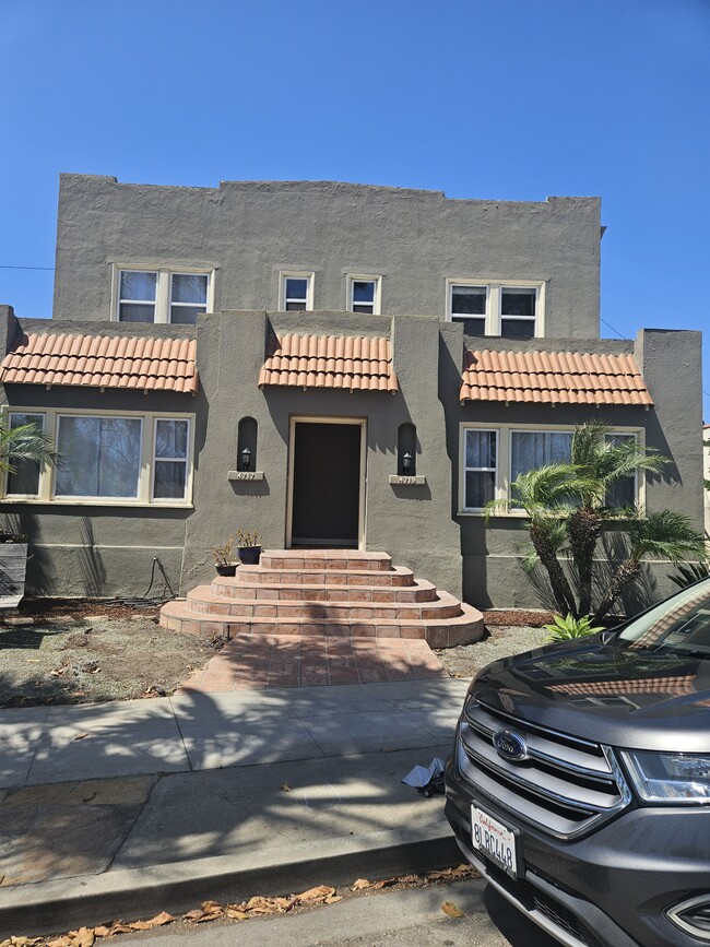 Building Photo - 4717 E Livingston Dr