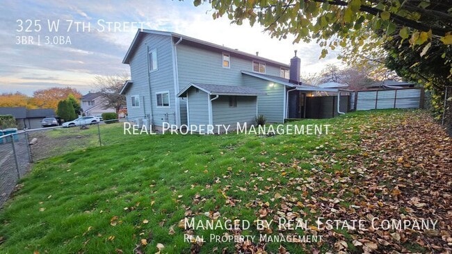 Photo - 325 W 7th St