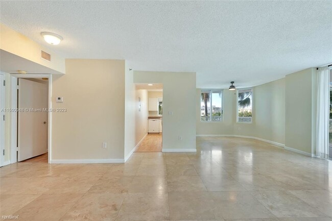 Photo - 3 br, 2 bath House - 5900 Collins Ave Apt 408