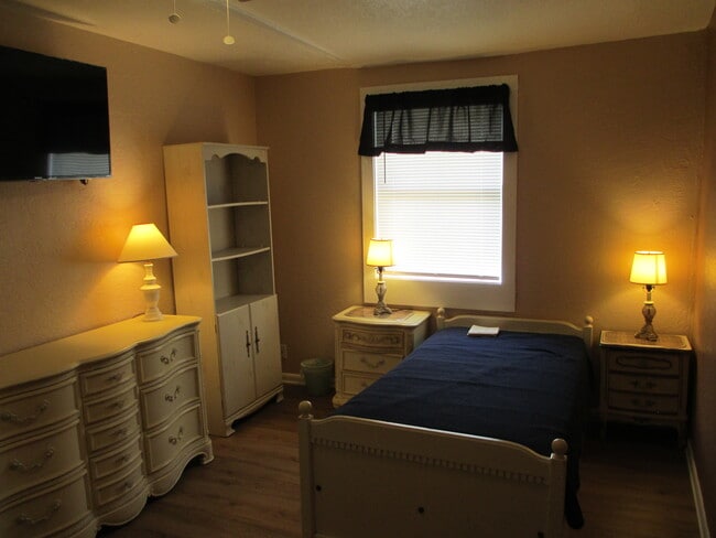 Photo - 702 Hughlett Ave