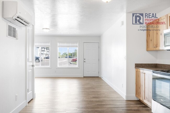 Photo - 251 W Linden Ave Unidad #122